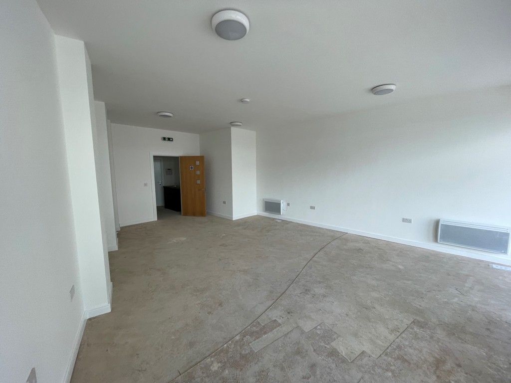 Property photo 3 of 8 Photo 7
