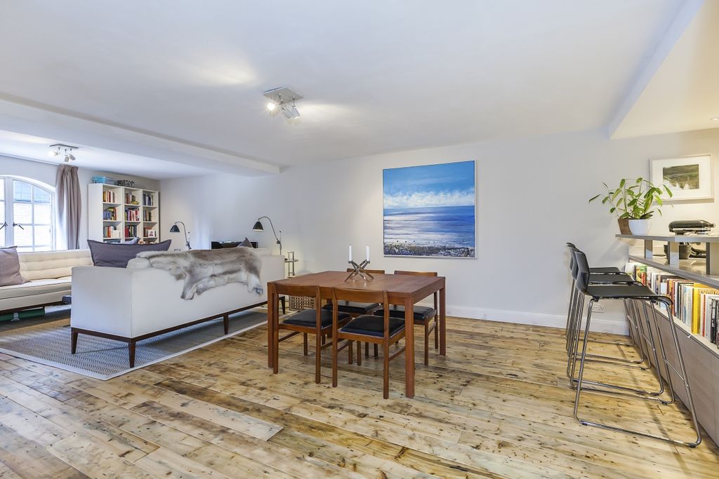 Property photo 3 of 16 Dining Area