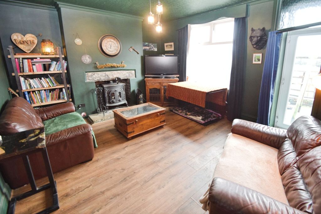 Property photo 2 of 21