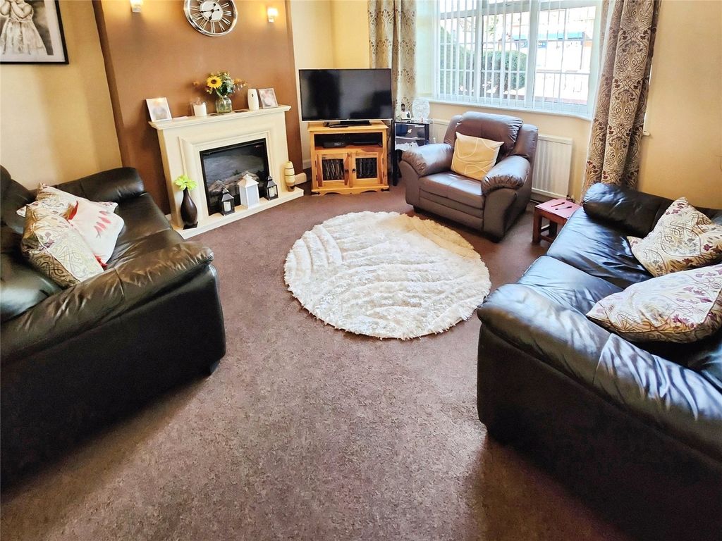 Property photo 2 of 12 Lounge