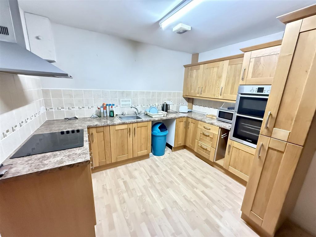 Property photo 3 of 16 Kitchen