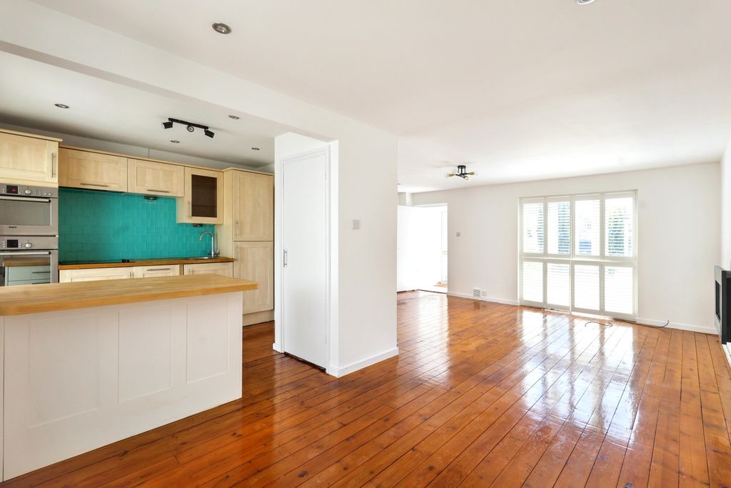 Property photo 3 of 15 Img_5843