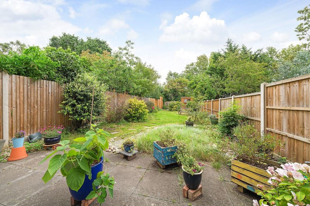 Property photo 2 of 15 Garden (1).Jpg