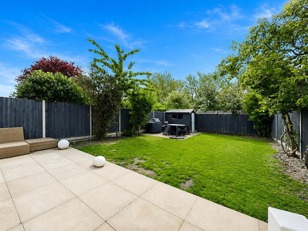 Property photo 2 of 18 Garden