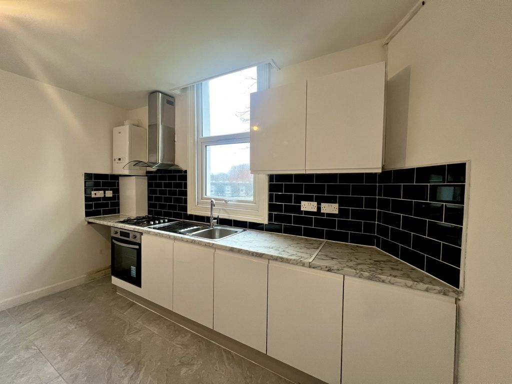 Property photo 2 of 8 Gallery