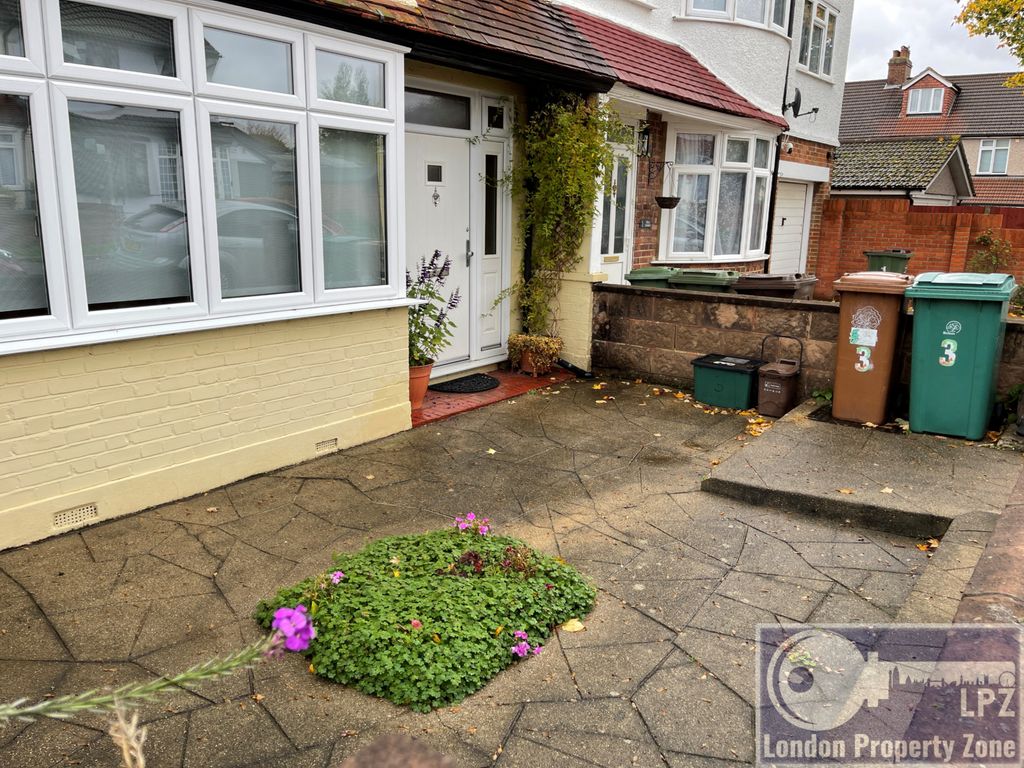 Property photo 2 of 23