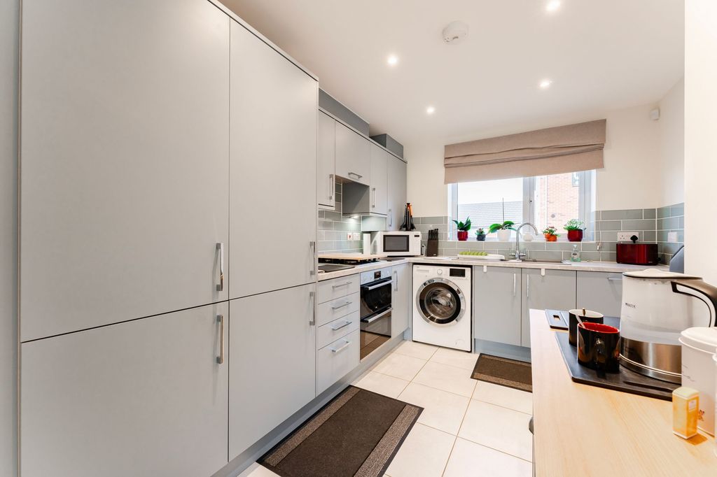 Property photo 2 of 21