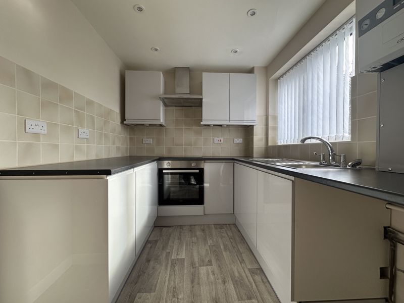 Property photo 2 of 10 Kitchen