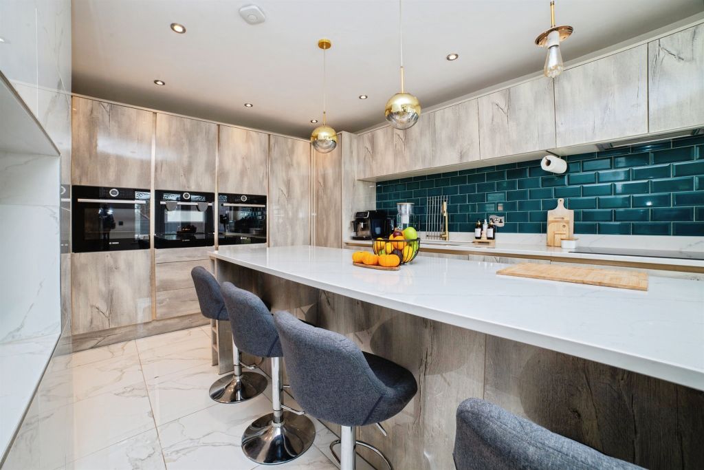 Property photo 3 of 21