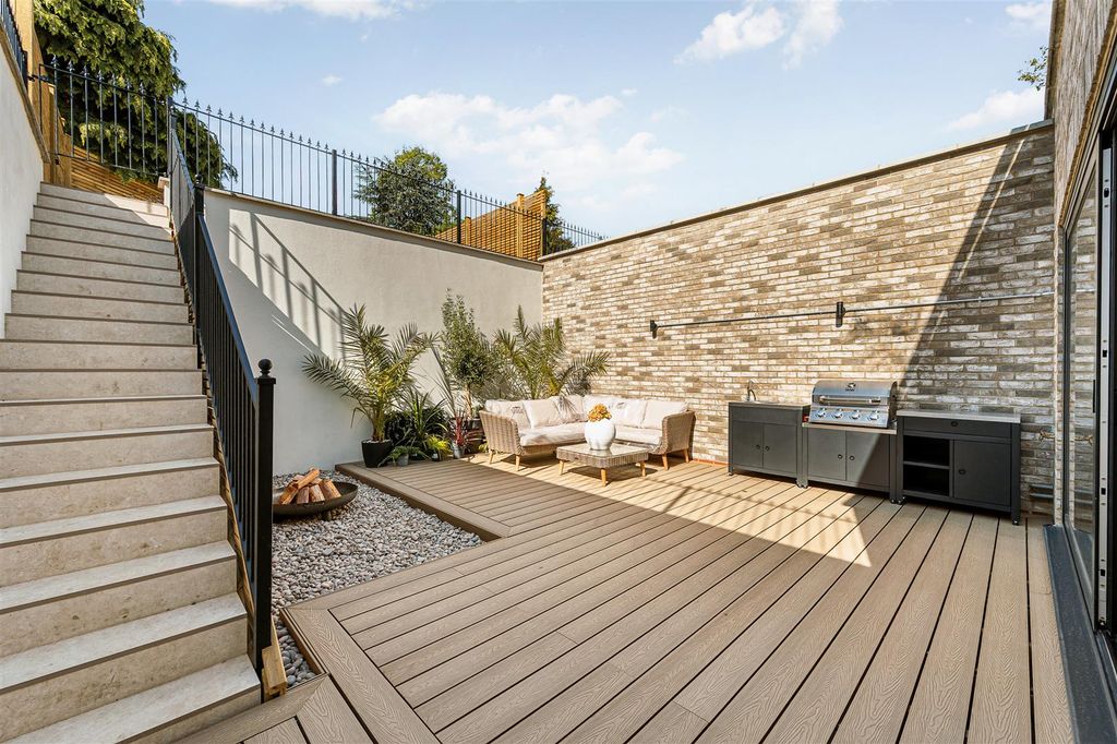 Property photo 2 of 18 Flat 1 - 50 Creswick-16.Jpg