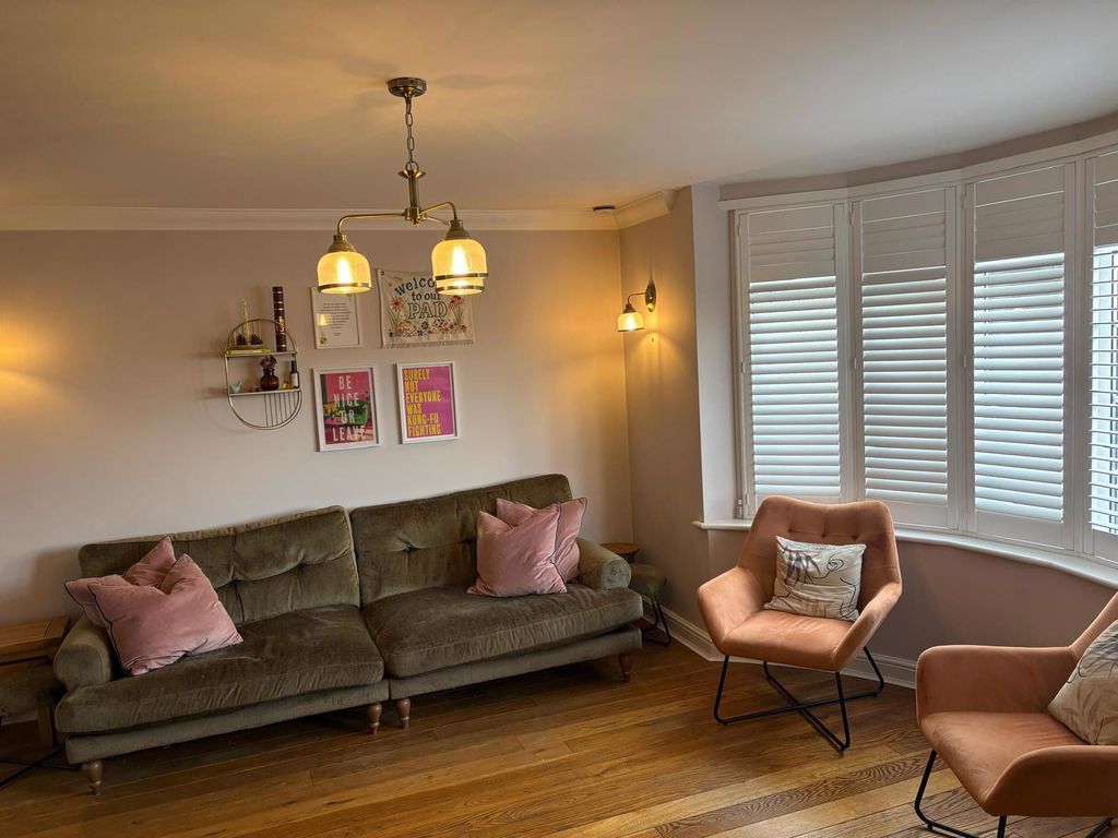 Property photo 2 of 16 2 - Lounge