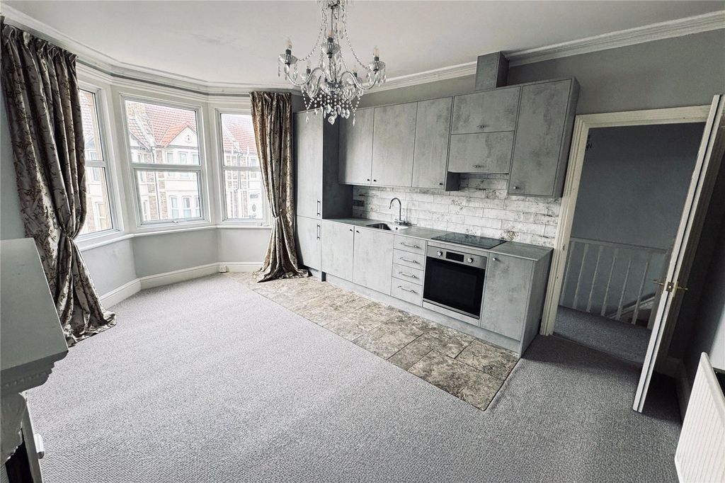 Property photo 2 of 15 Picture No. 11