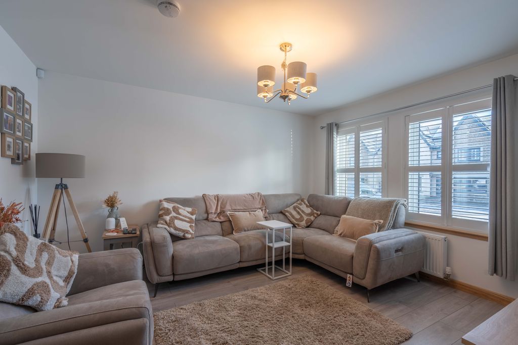 Property photo 2 of 43