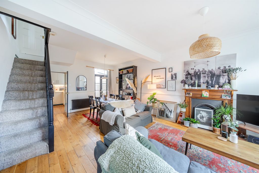 Property photo 2 of 17