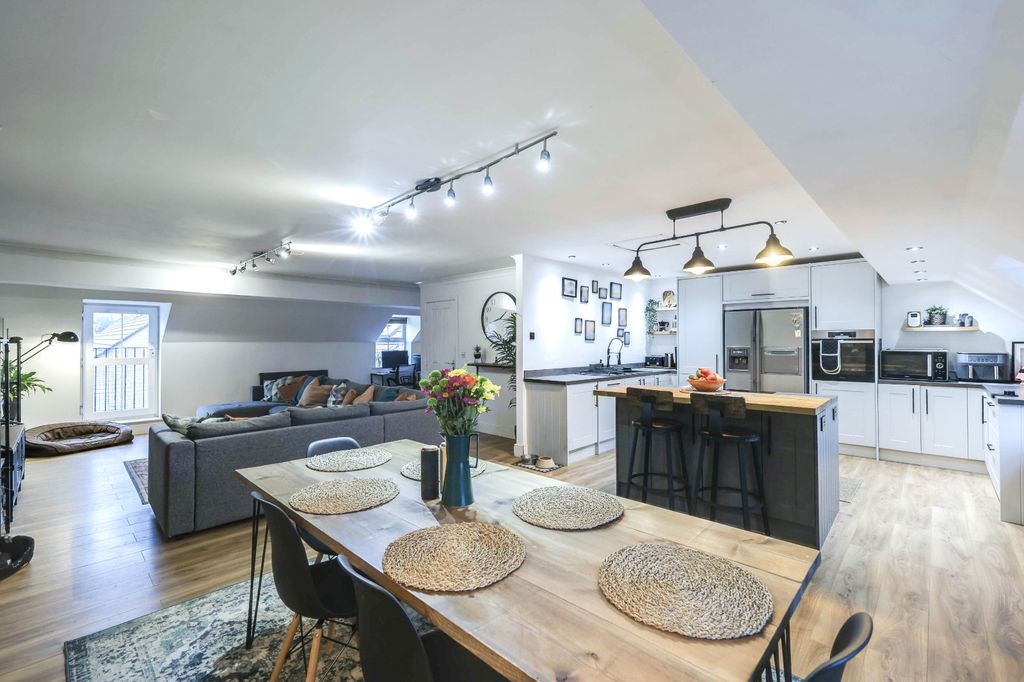 Property photo 2 of 17 Picture No. 10