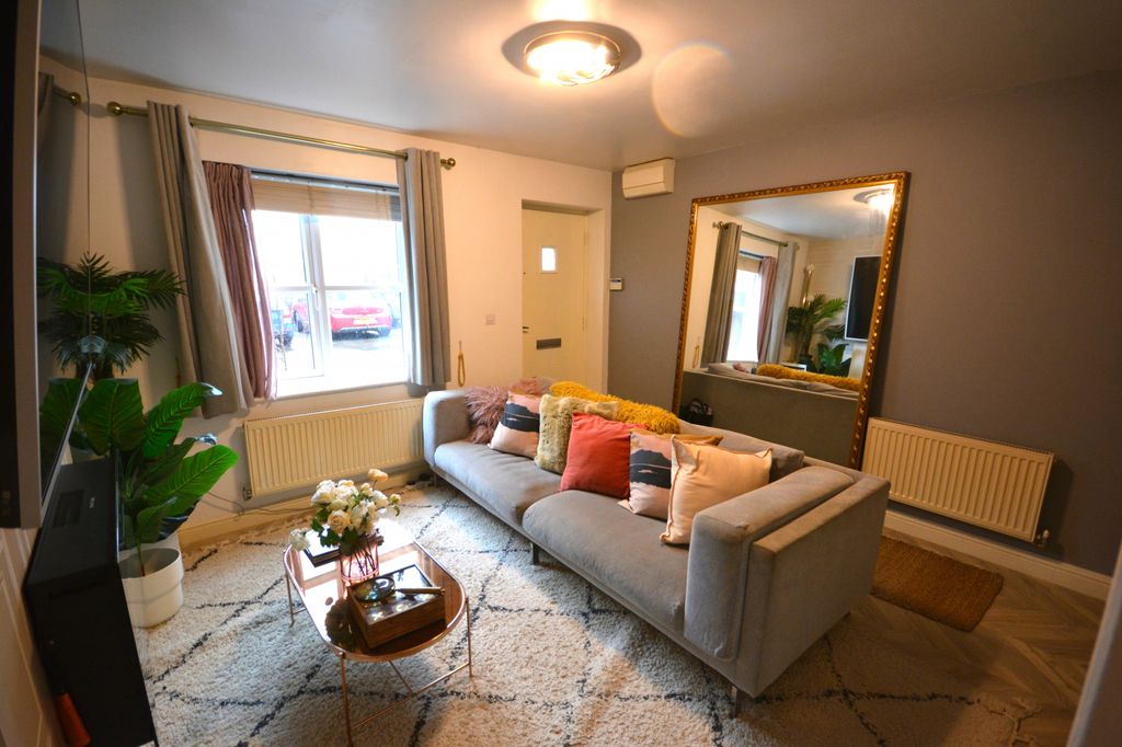 Property photo 3 of 14 Living Room