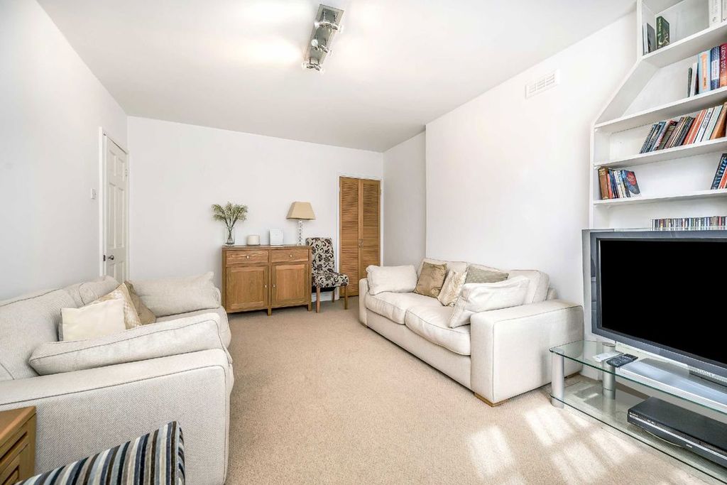 Property photo 3 of 6