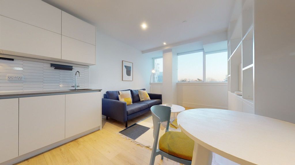 Property photo 1 of 18 Living Room