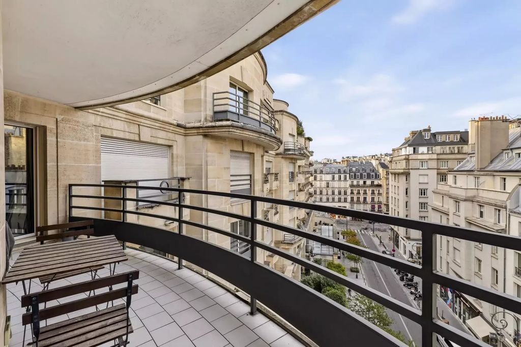 Property photo 1 of 9 France | Paris 16th | 2 Bedrooms | 2 Bathrooms | 89.7 Sqm | €1,350,000