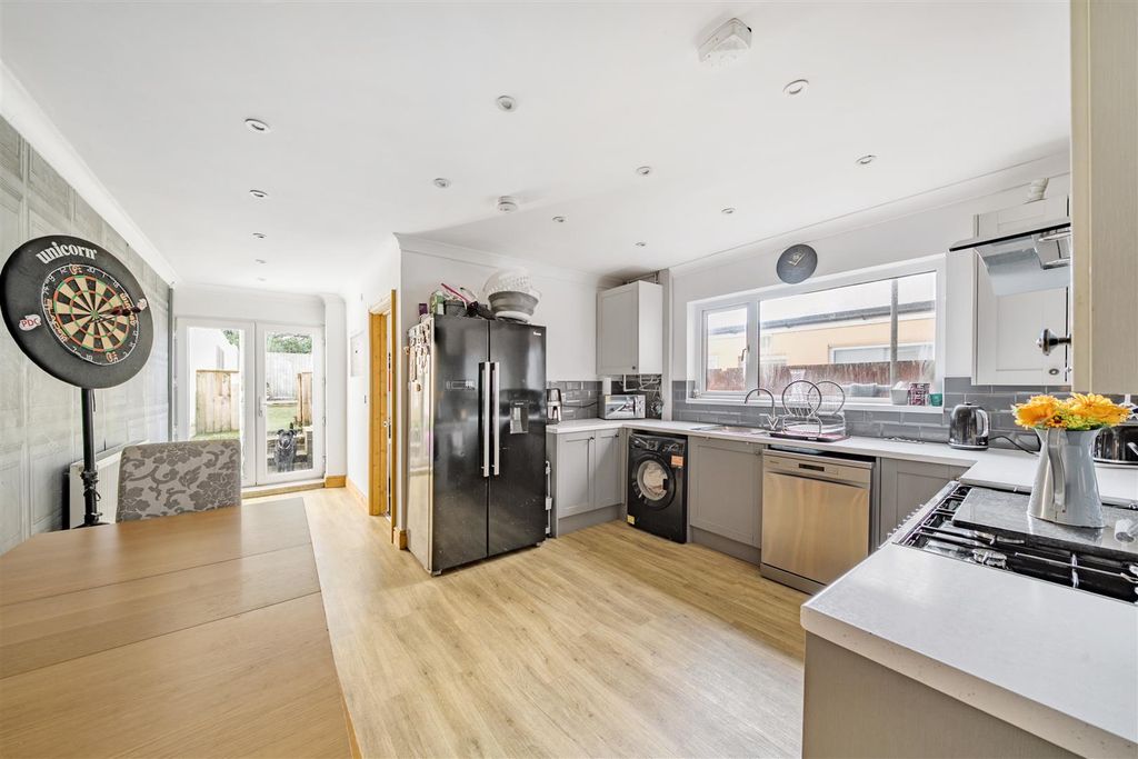 Property photo 2 of 23 1381518-7-692433Cb236d6.Jpg