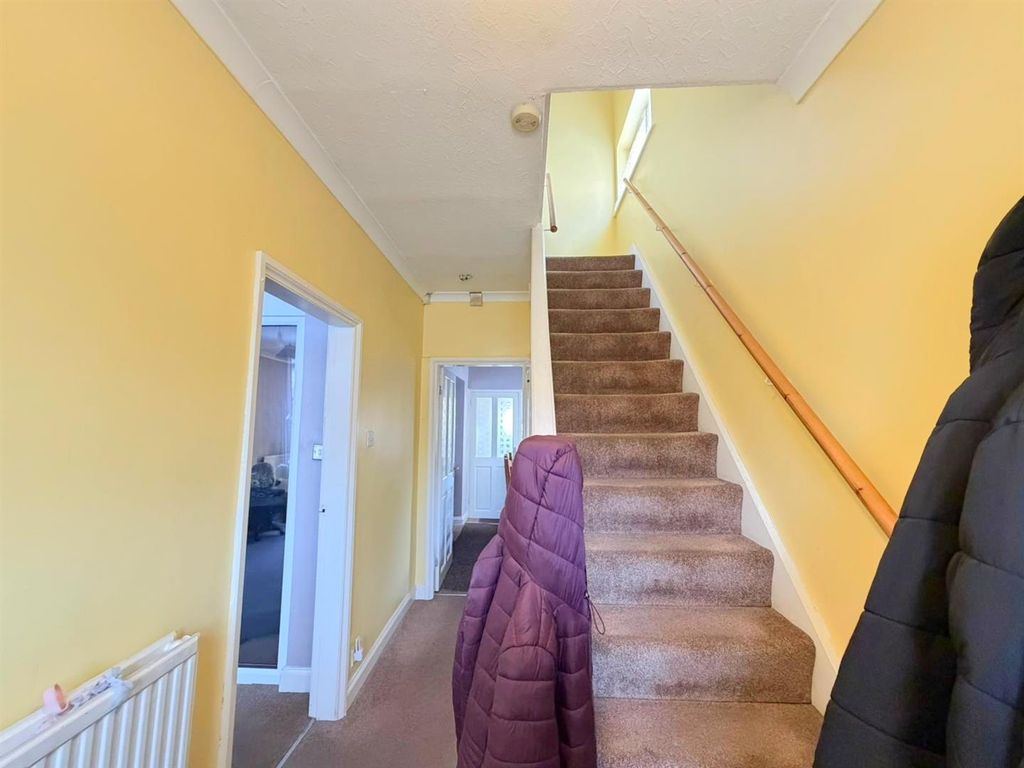Property photo 3 of 15 Entrance Hallway