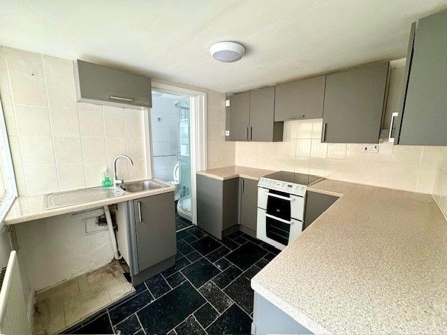 Property photo 3 of 6 Kitchen