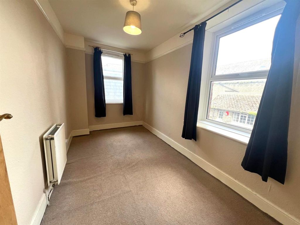 Property photo 3 of 6 Bedroom 2.Jpg