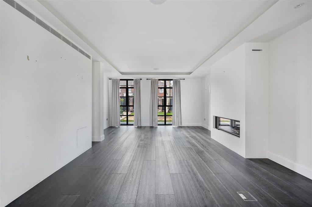 Property photo 3 of 17 Lincoln Avenue, 3A-19.Jpg