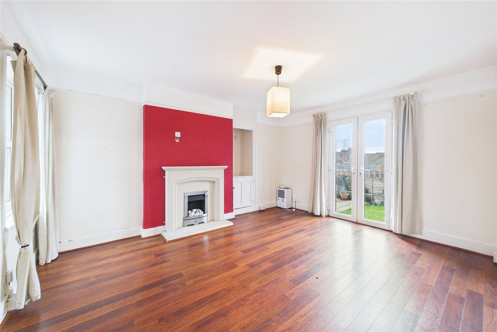 Property photo 2 of 9 Picture No. 15