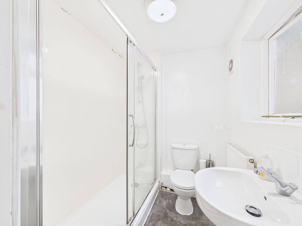 Property photo 2 of 8 Cam03519G0-Pr0434-Still012