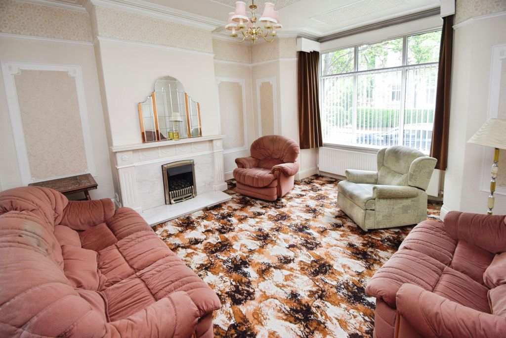 Property photo 2 of 20 4d4ba085-Lounge