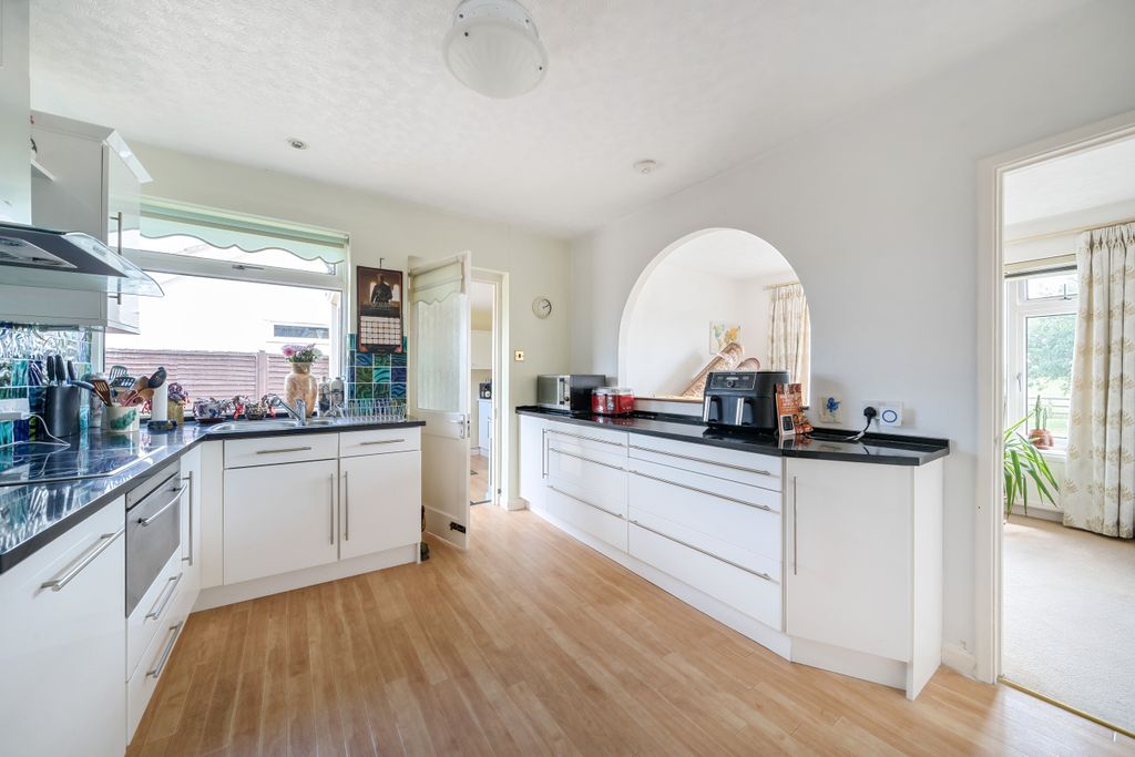 Property photo 3 of 27 Fitted Kitchen