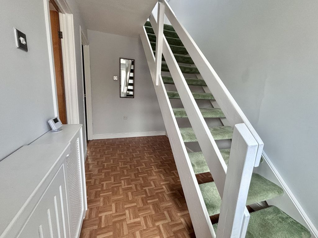 Property photo 3 of 11 Entrance Hall