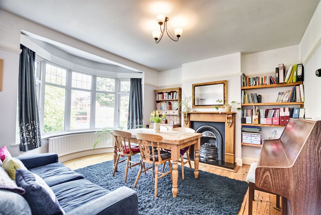 Property photo 2 of 34