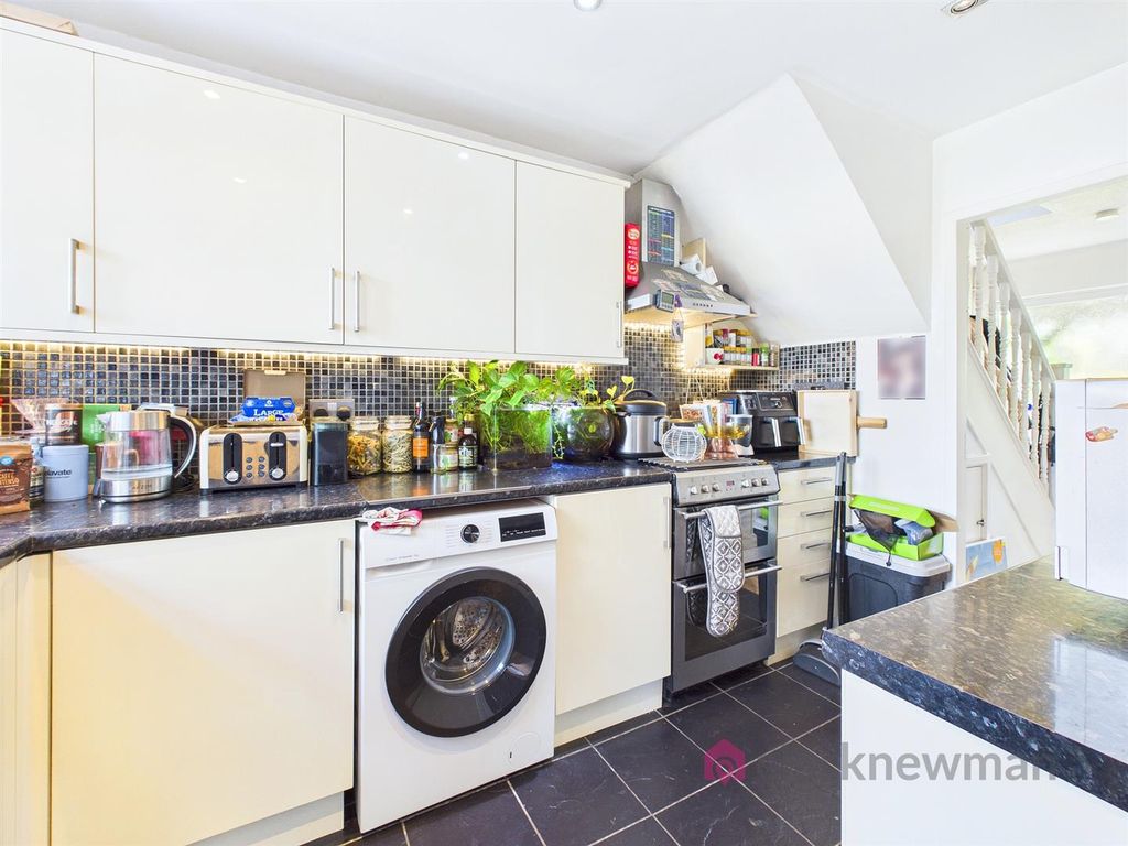 Property photo 3 of 15 Kitchen