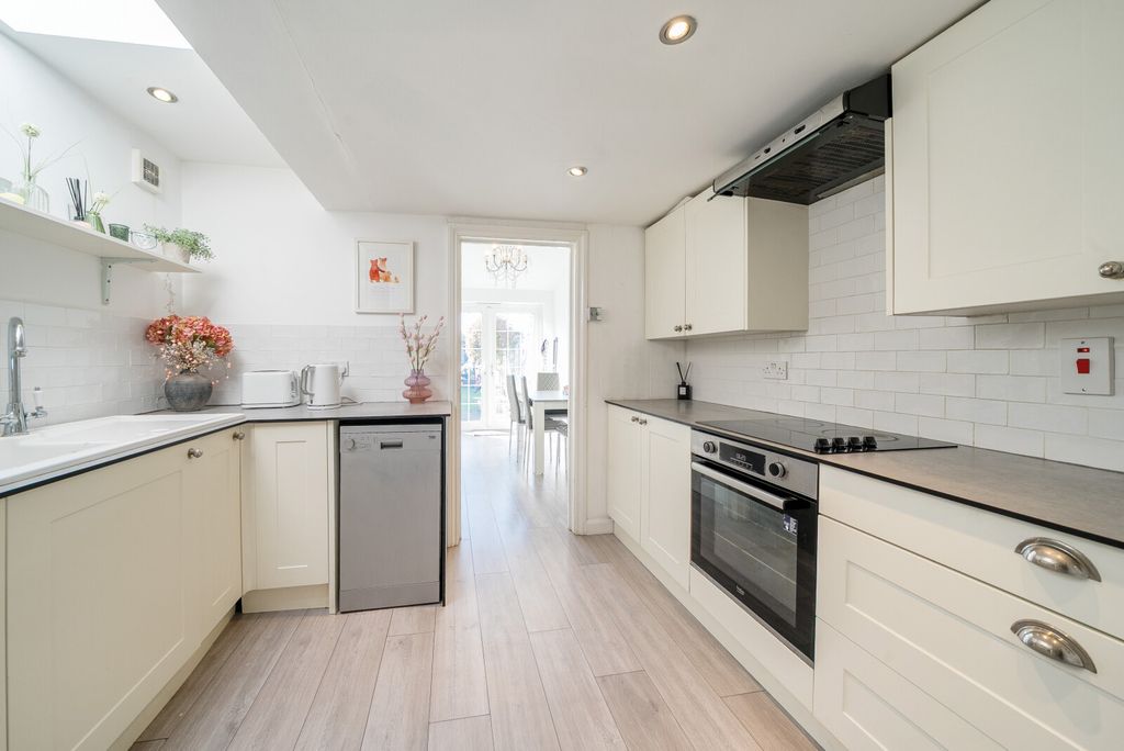 Property photo 2 of 19 Kitchen