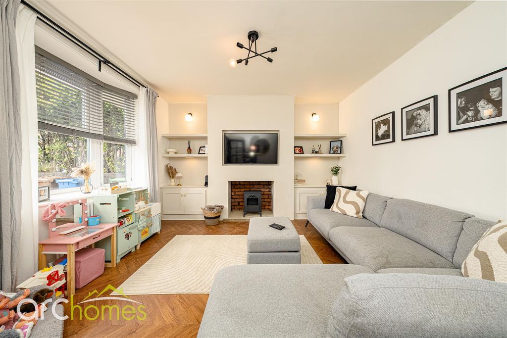 Property photo 2 of 20 Leigh Rd-7.Jpg