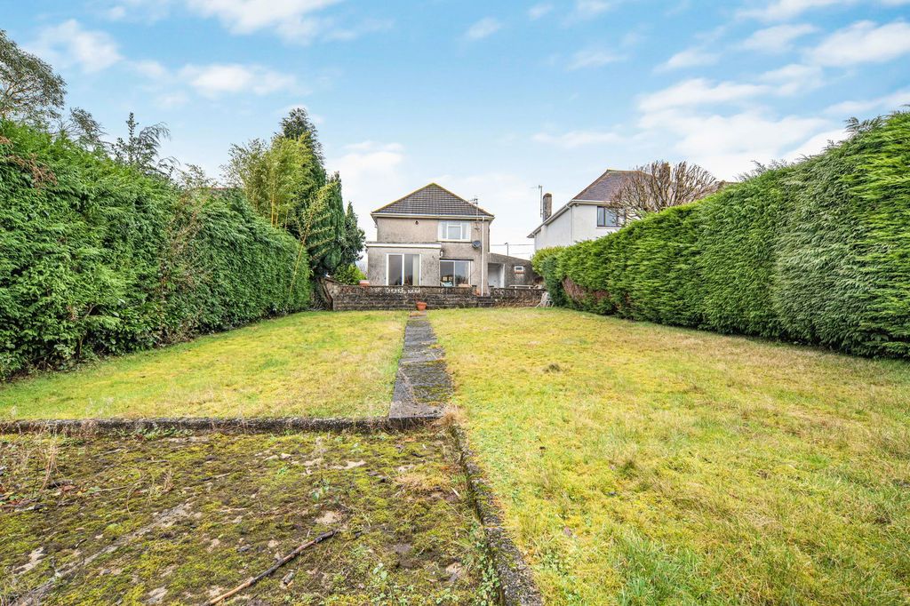 Property photo 2 of 25