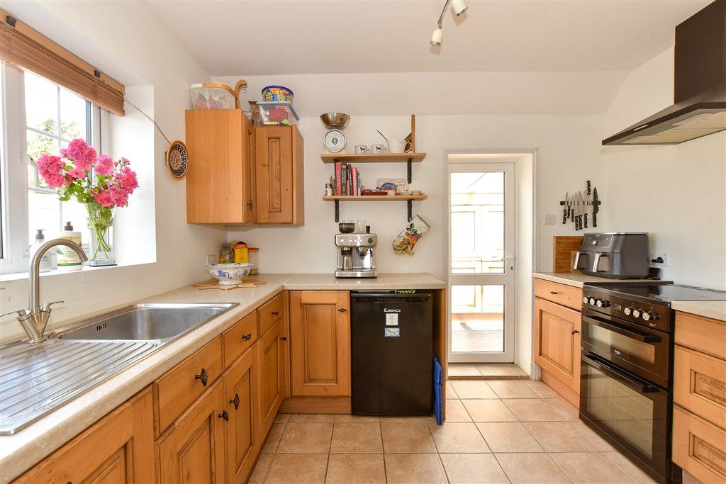 Property photo 3 of 17 Kitchen