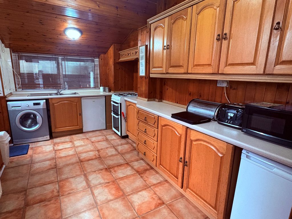 Property photo 2 of 10 Kitchen