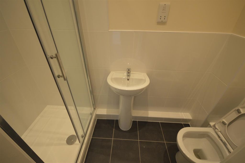 Property photo 3 of 4 Bathroom