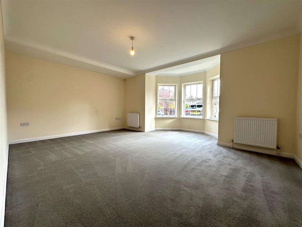 Property photo 2 of 8 Coopers Estate Agents