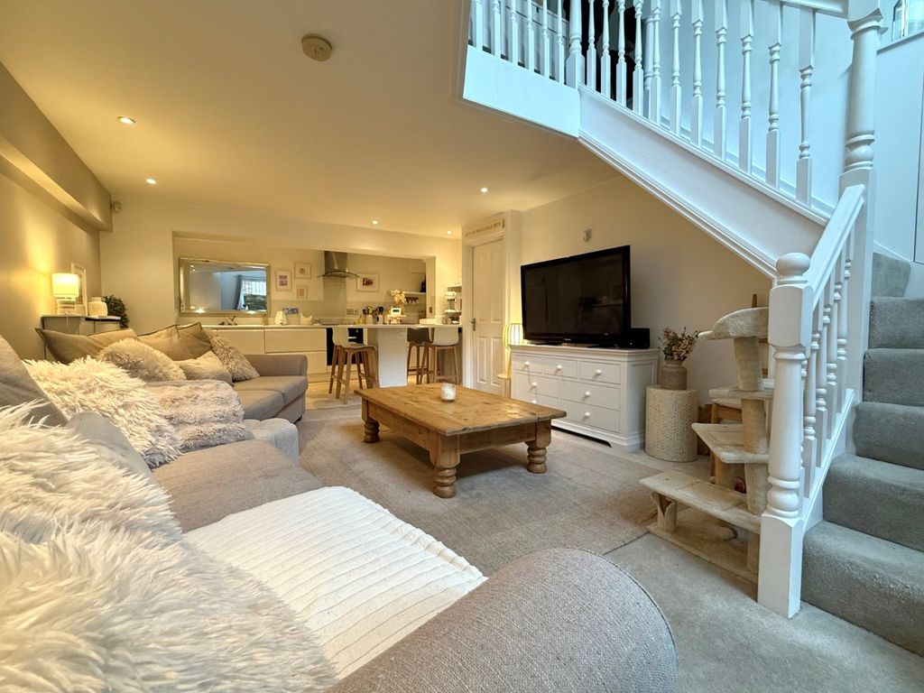 Property photo 2 of 18 Picture No. 32