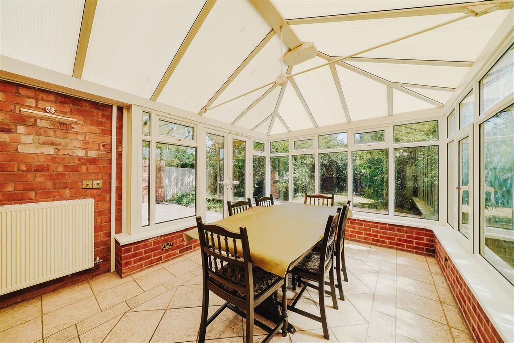 Property photo 3 of 27 Conservatory