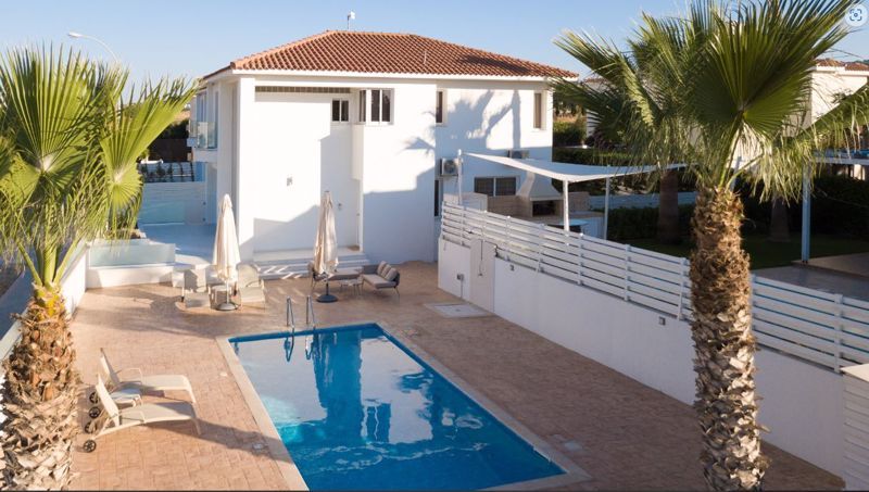 Property photo 2 of 25 Villa And Private