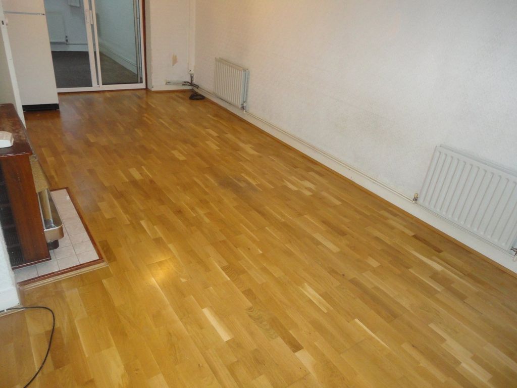 Property photo 2 of 11 Lounge