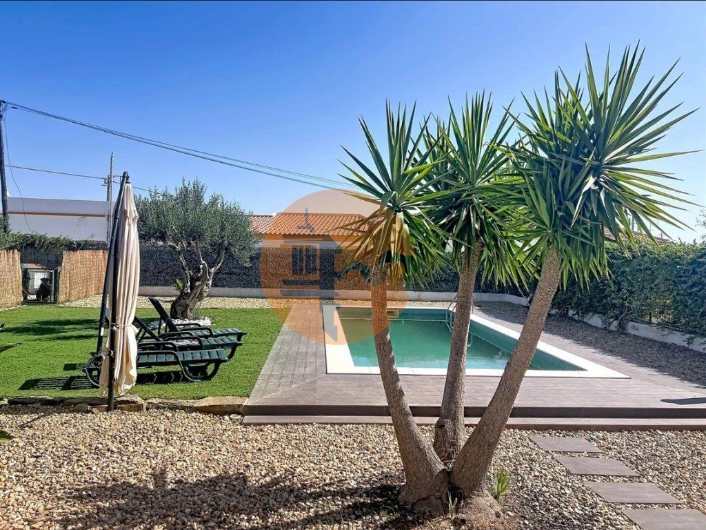 Property photo 2 of 32