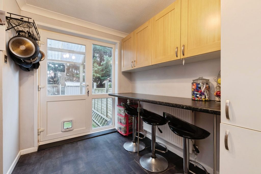 Property photo 3 of 12 Kitchen