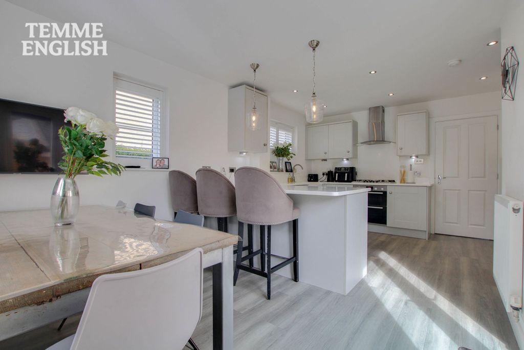 Property photo 2 of 42