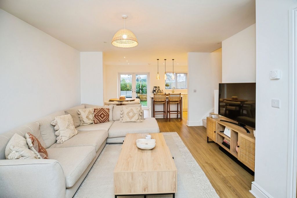 Property photo 3 of 26 Pbox-Img.Jpg